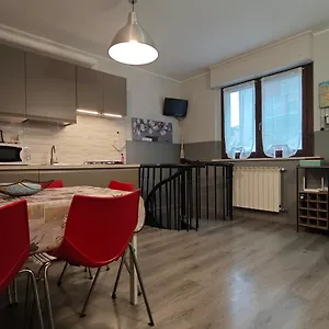  Apartamento Aleph With Private Parking, Next Train Station